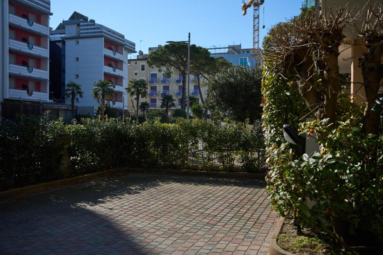Appartamenti Villa Paola-Pochi Passi Dal Mare-Zona Piazza Aurora-Lido Di Jesolo Ngoại thất bức ảnh